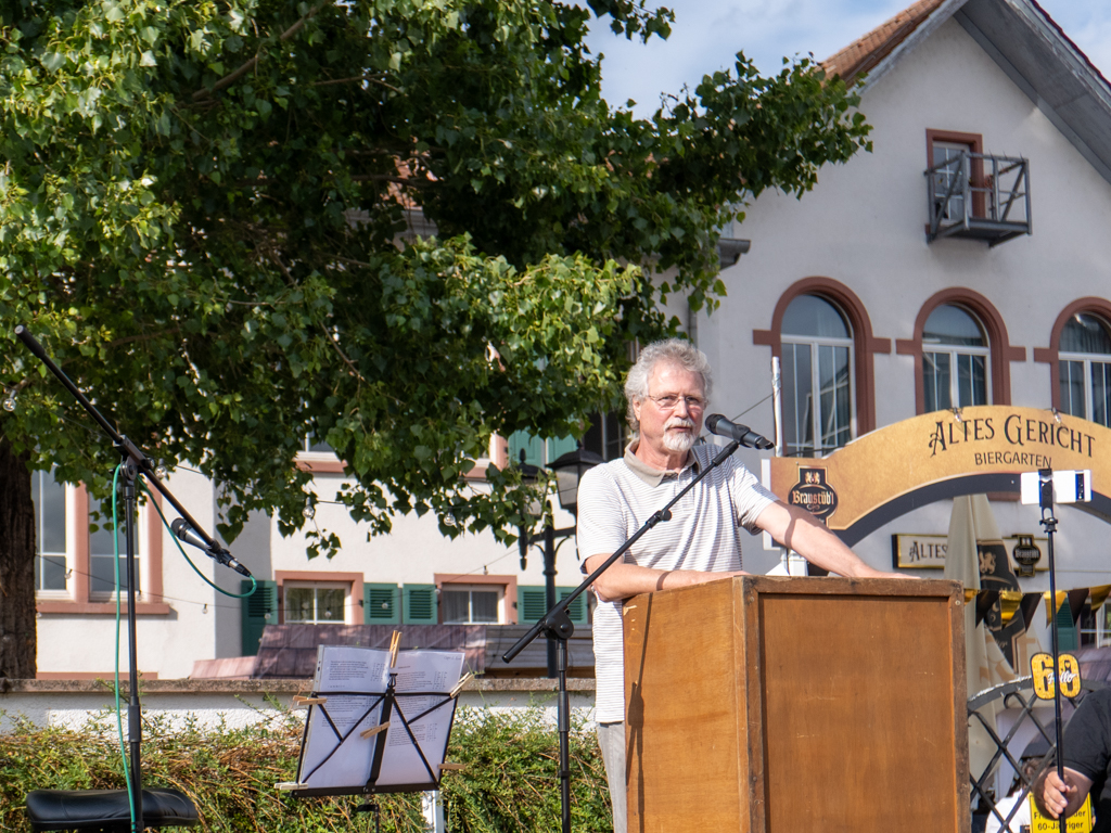 Dr. Harald Braun begrüßt die Teilnehmer