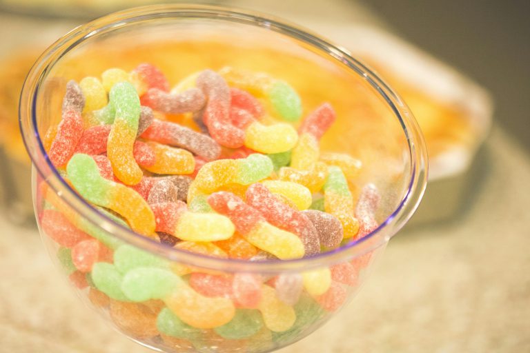 Süße „Kinderprodukte“ im Einkaufsmarkt:  Kinder zu „Junkfood Junkies“  heranziehen?