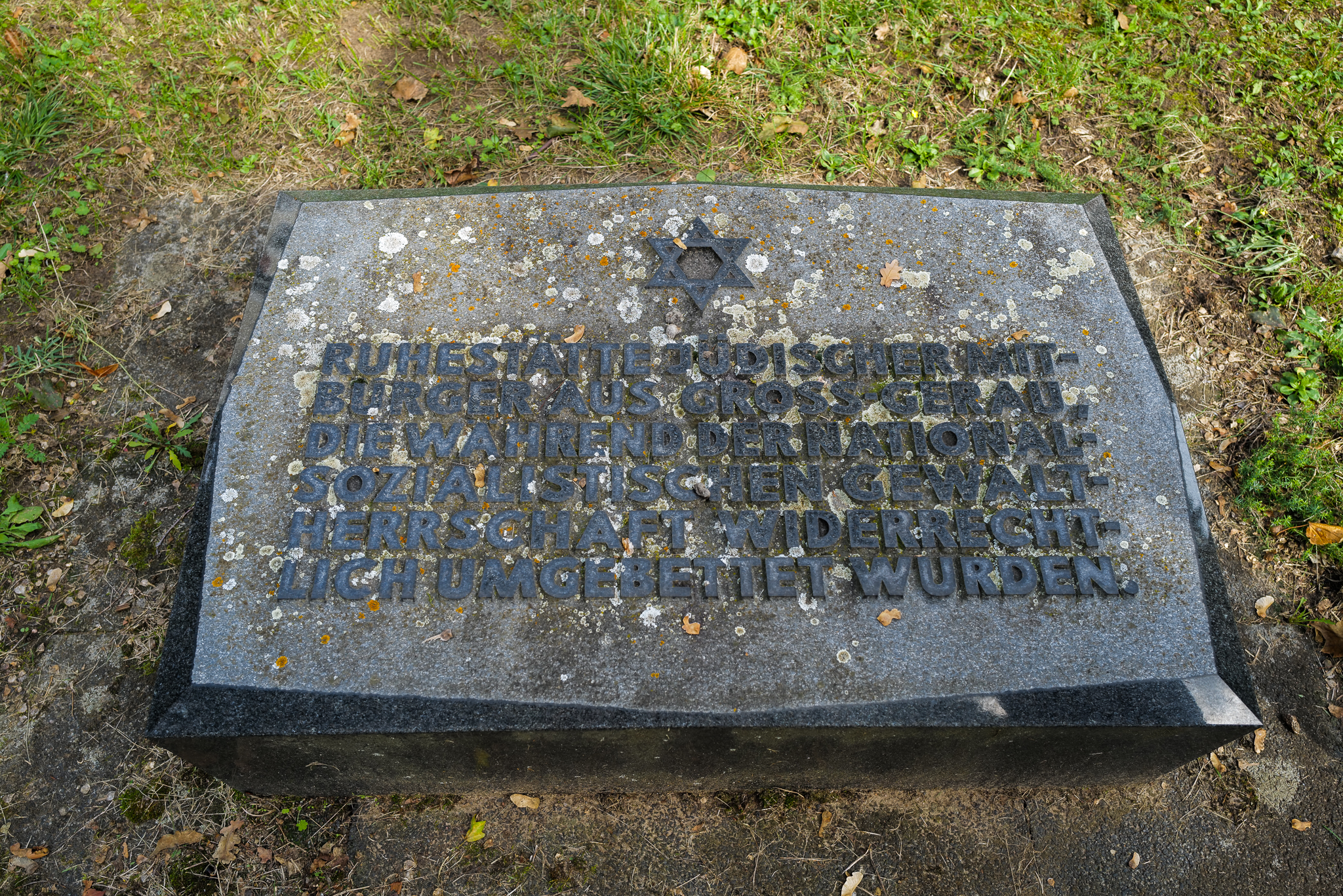 Gedenkstein auf dem Jüdischen Friedhof Groß-Gerau. Foto: Ulla Blohberger