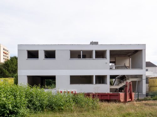 Das alte Gebäude aus den 70er Jahren.